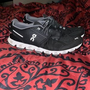 On Running tennis shoes Cloud 5